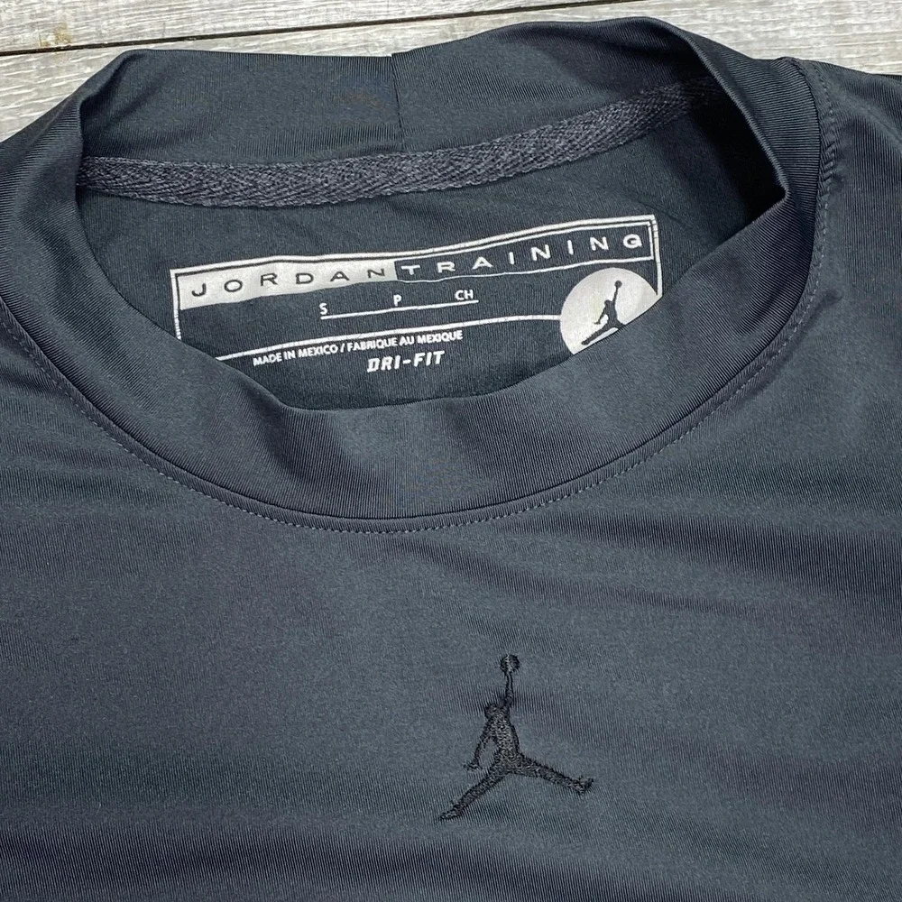 Jordan Training Shirt Mens Small Black Purple Dri-FIT Crew‎ Jumpman 383534-060